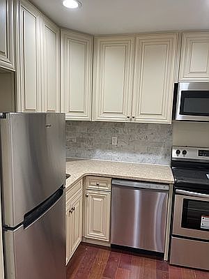 5th image of 413 E 72nd St #5AB