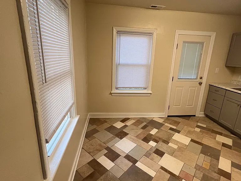1433 Minefee St — Photo 4