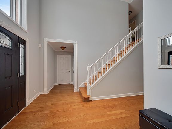 3rd image of 2880 Roslyn Ln