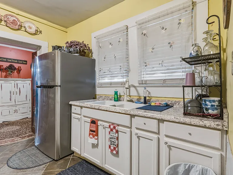 412 Pinehill Dr — Photo 8
