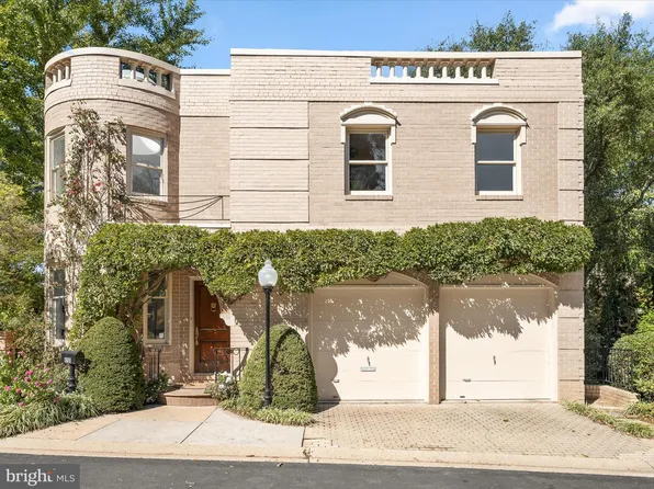 4700 Foxhall Cres NW, Washington, DC 20007