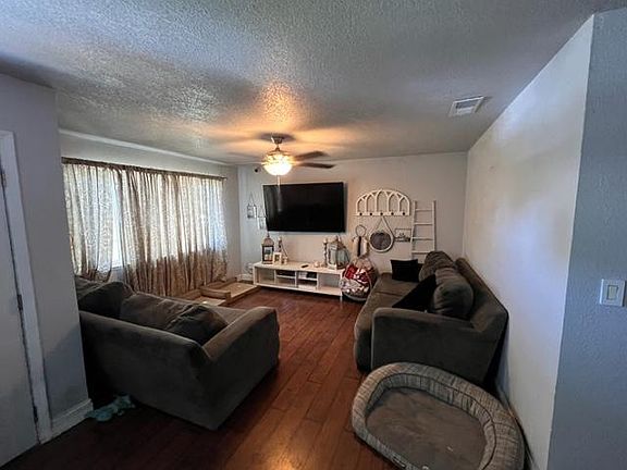 3rd image of 4441 N Lorna Ave