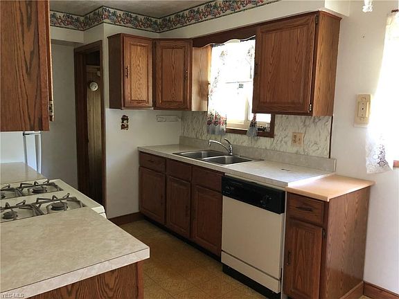 3rd image of 1276 Warren Dr