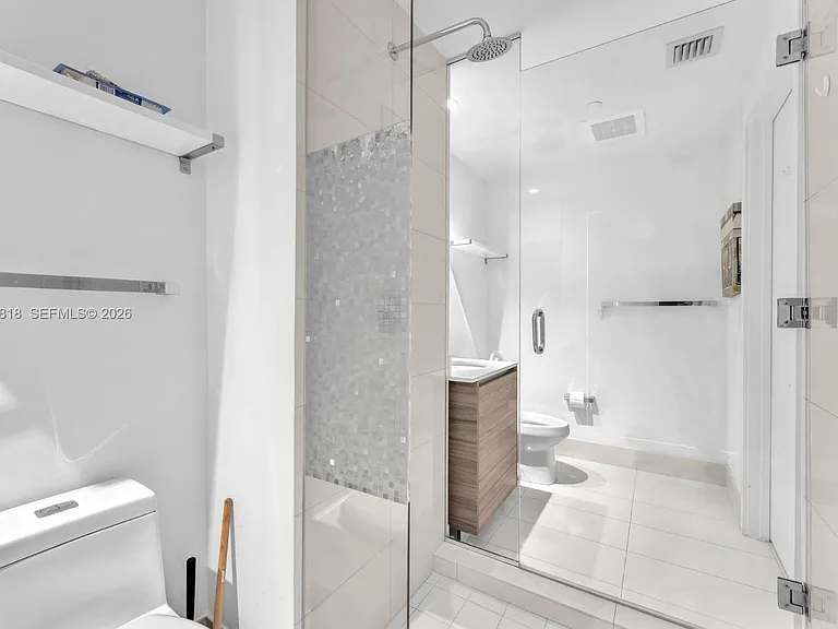 121 NE 34th St #905 — Photo 10