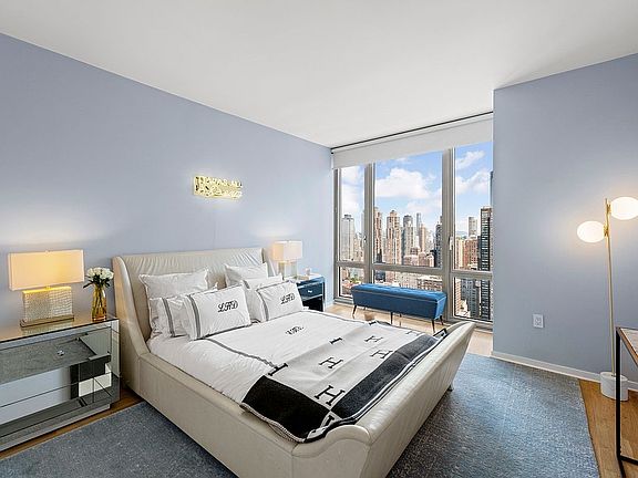 5th image of 310 W 52nd St APT 40J