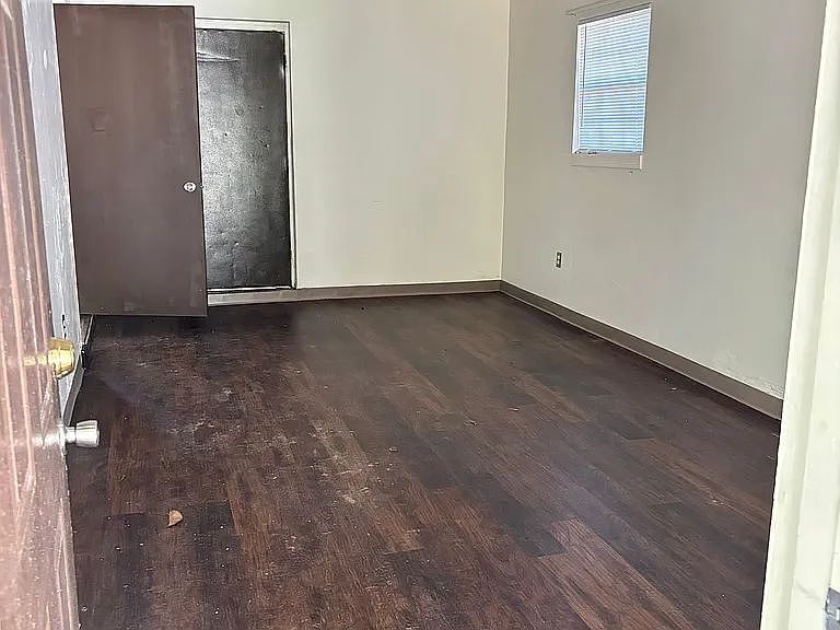 1st image of 924 SE 10th St