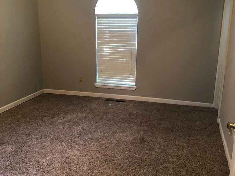 1303 Creek Dr — Photo 9