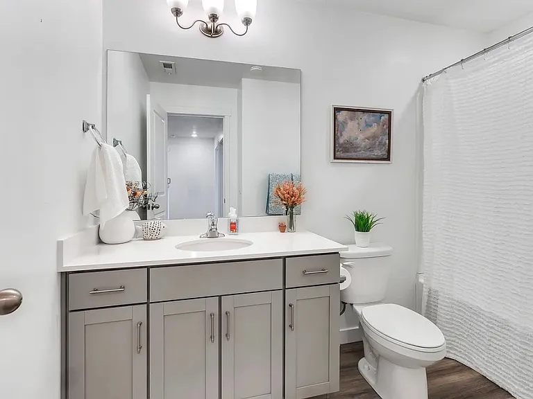 647 W Raintree Ln — Photo 7