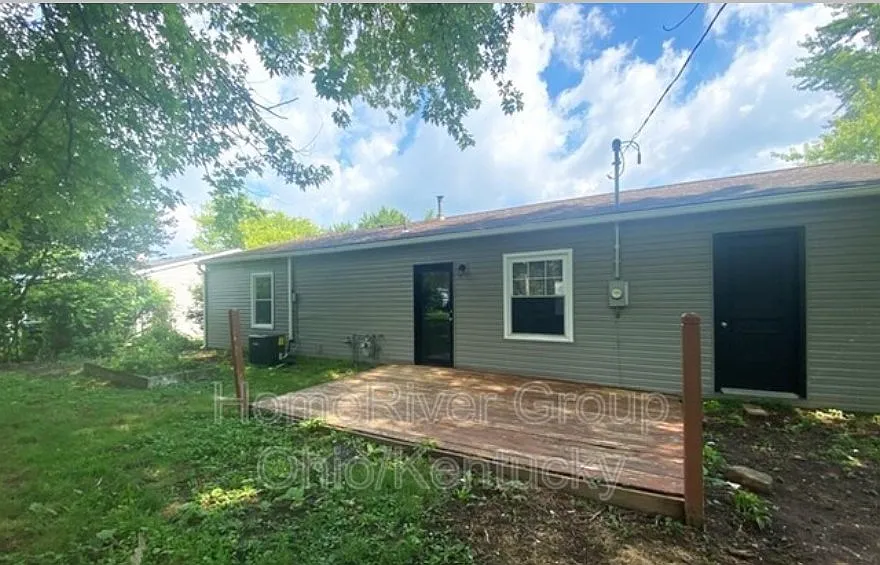 3 bed, 1.0 bath, 864 sqft, $1,425 — Photo 2