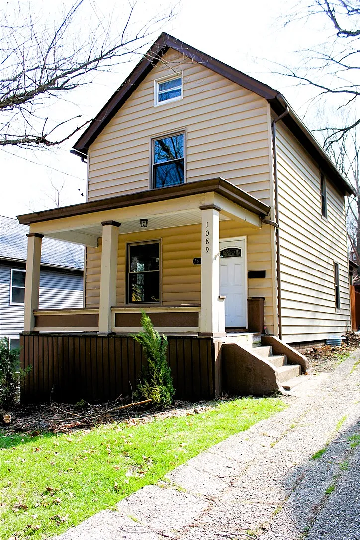 1089 Main St photo 1