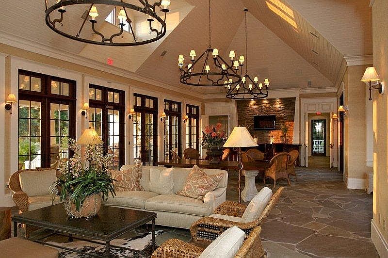 Lakeside Lodge