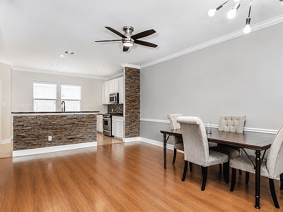 3rd image of 1720 Elgin St