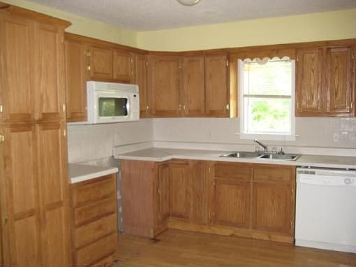 5th image of 501 E 3rd St