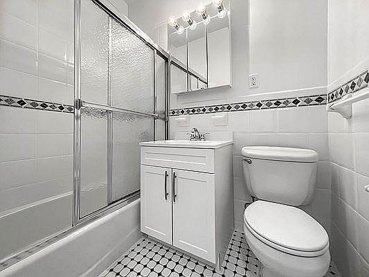 5th image of 4 Park Ave APT 6U