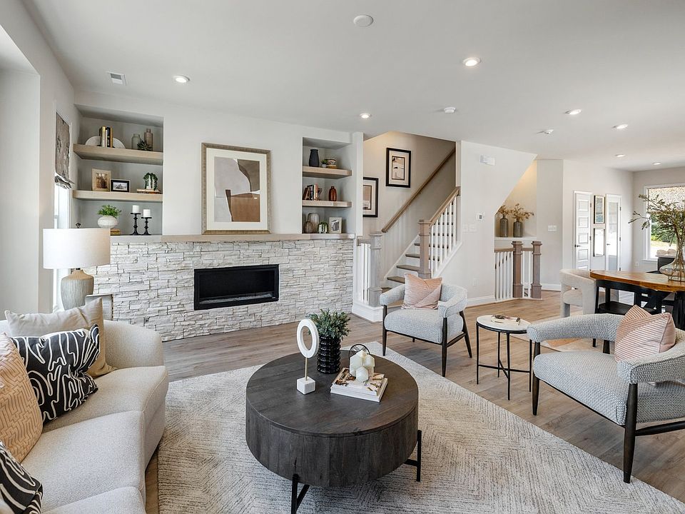 017_Drake_Family Room