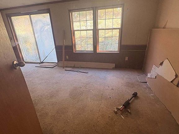 5th image of 453 River Rd