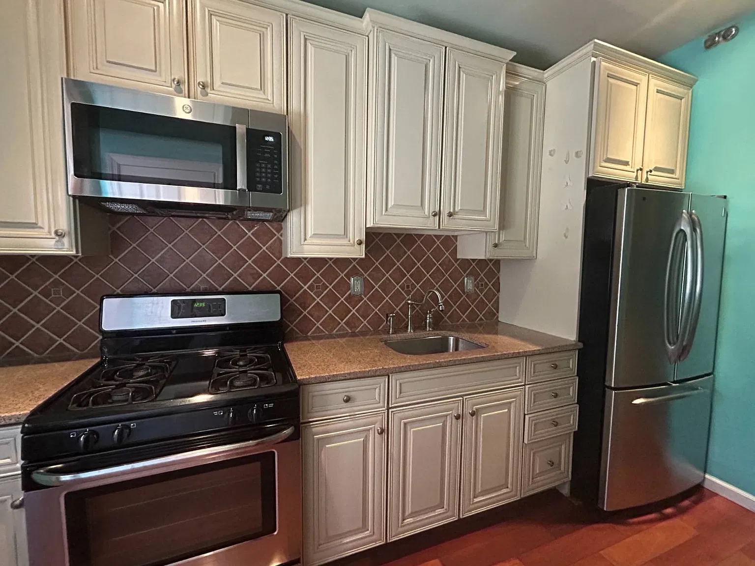 2 bed, 1.0 bath, $2,700 — Photo 1