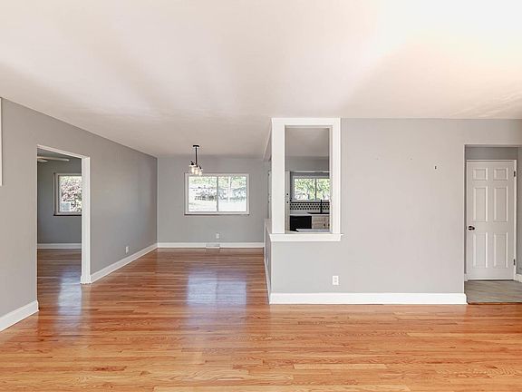 4th image of 8801 Hemingway Dr