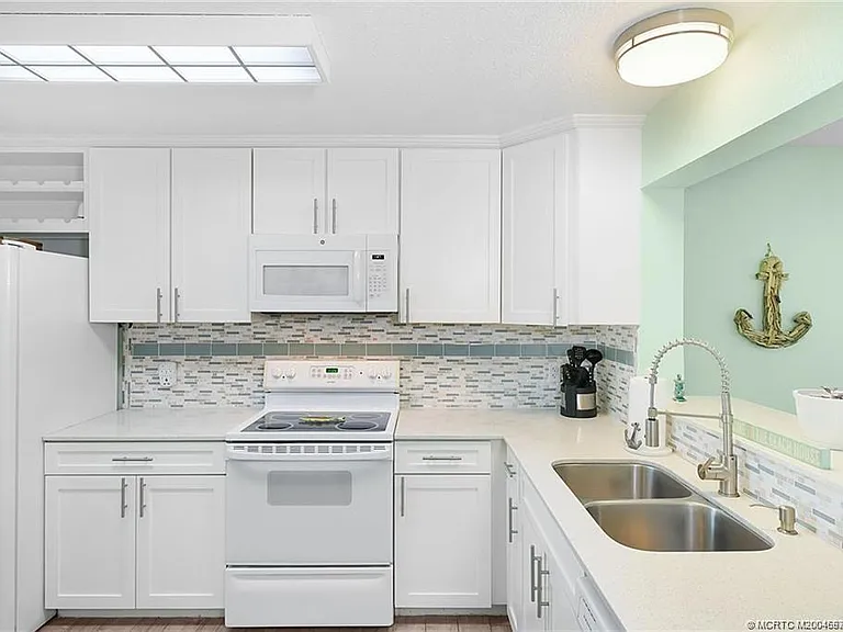 S Ocean Dr — Photo 10