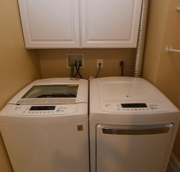 888 Stonehurst Ct — Photo 27