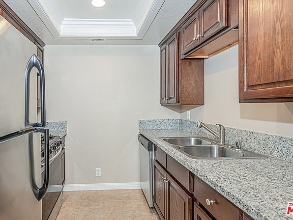 4th image of 186 S Esplanade St #5
