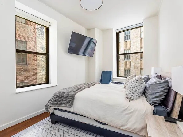 1 Wall Street Court image 2 of 14