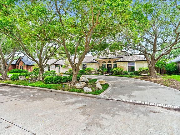 2nd image of 2805 Bretshire Dr