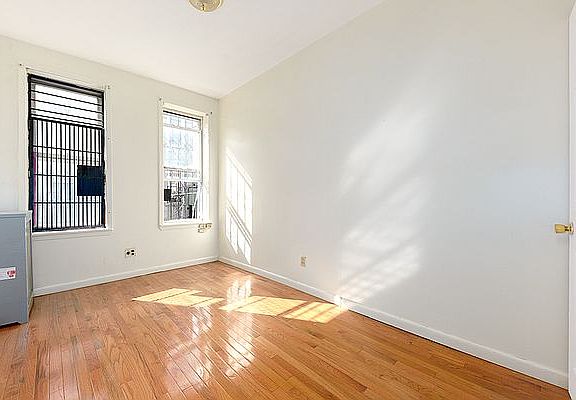 3rd image of 762 Williams Ave APT 1R