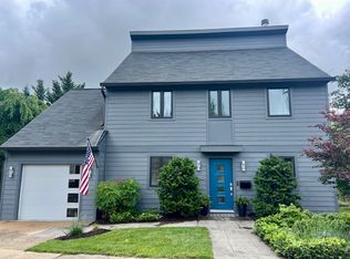 3950 26th St N, Arlington, VA 22207