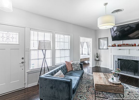 5th image of 323 Meredith Dr