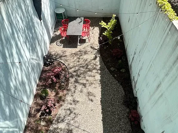 290 Bleecker Street image 27 of 29