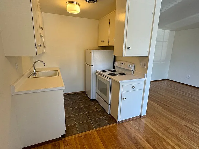 Dolores Manor Apartments — Photo 53