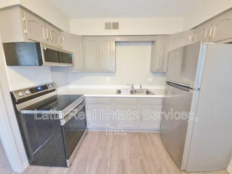 402 W 31st St #101-A — Photo 5