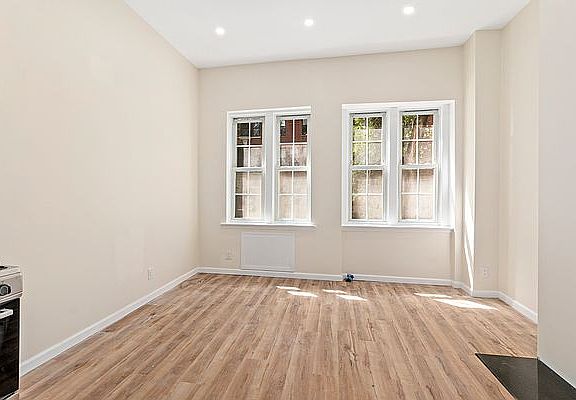 4th image of 135 W 95th St #1F