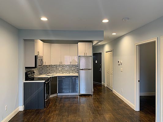 3rd image of 2309 Astoria Blvd APT 2R