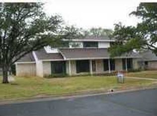 2701 Pinehurst Cir, Bryan, TX 77802