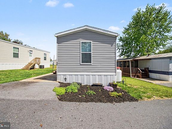 2nd image of 66 Oak Knoll Est