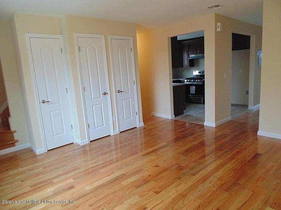 4th image of 104 Milton Ave