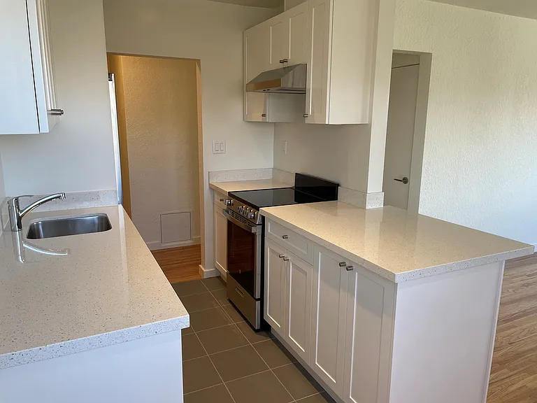 1925 Maple St #8 — Photo 7