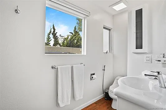 900 Highland Dr — Photo 28