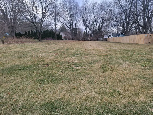 594 Holiday Dr, Somonauk, IL 60552