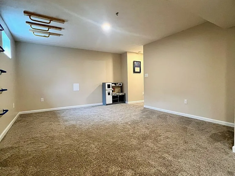 2737 Barnhill Ct — Photo 36