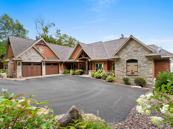 5229 Edgewater Beach Rd, Green Bay, WI 54311