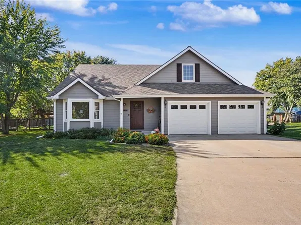 Iris Ct, Lawrence, KS 66047