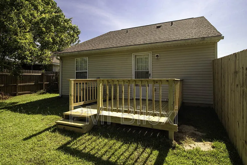 3 bed, 2.0 bath, 1272 sqft, $1,600 — Photo 3