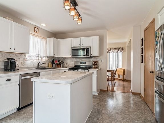 3rd image of 2083 Kathleen Cir