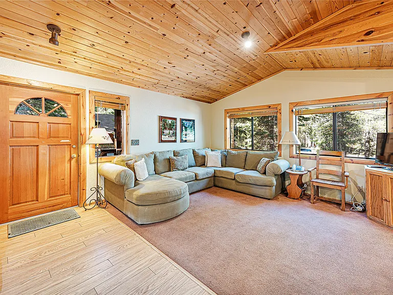 15347 Northwoods Blvd — Photo 3