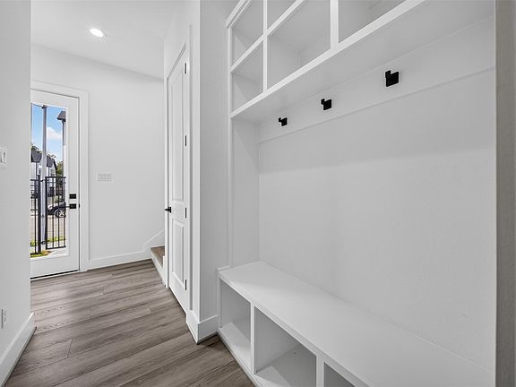5th image of 2421 Harrington St