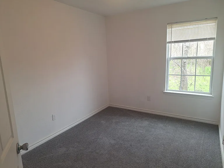 2621 Lee Ave — Photo 16