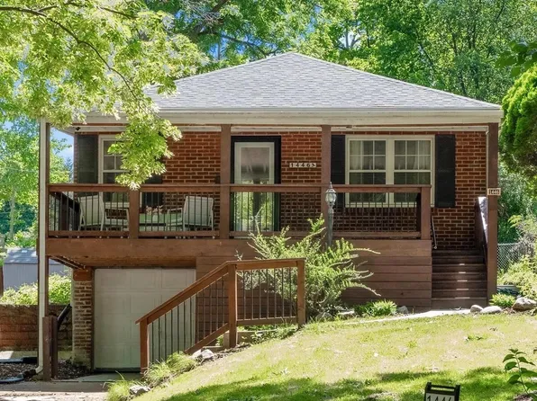 1446 Hawthorne Pl, Saint Louis, MO 63117